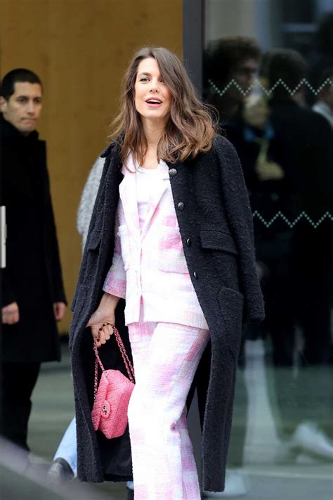 carlota casiraghi desfile chanel|Carlota Casiraghi, la más chic del desfile de Chanel .